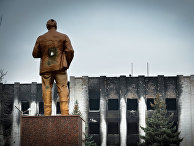 Памятник В.И. Ленину у здания городского совета в Шахтерске Памятник В.И. Ленину у здания городского совета в Шахтерске