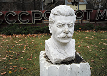 Памятник Иосифу Сталину Памятник Иосифу Сталину