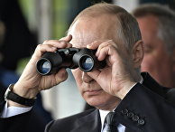 Владимир Путин во время посещения XIII Международного авиационно-космического салона МАКС-2017. 18 июля 2017 Владимир Путин во время посещения XIII Международного авиационно-космического салона МАКС-2017. 18 июля 2017