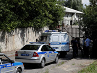 Полиция блокирует въезд в складские помещения посольства США в Москве Полиция блокирует въезд в складские помещения посольства США в Москве
