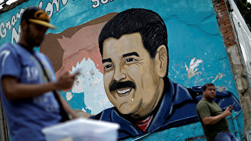 Портрет президента Венесуэлы Николаса Мадуро в Каракасе