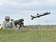 Американские солдаты стреляют из ПТРК M98 Javelin Американские солдаты стреляют из ПТРК M98 Javelin