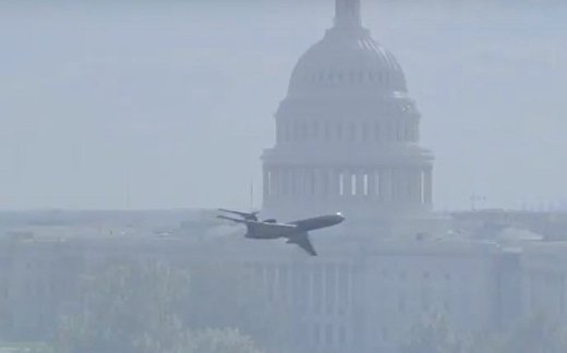 Русский самолет над Капитолием Русский самолет над Капитолием