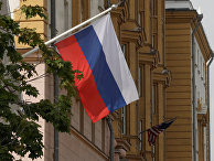 Флаг РФ на здании посольства США в Москве Флаг РФ на здании посольства США в Москве