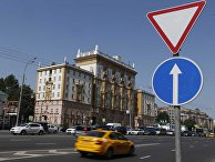 Здание американского посольства в Москве. Здание американского посольства в Москве.