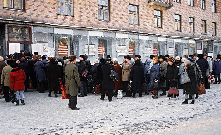 Очередь в московский продуктовый магазин в 1991 году