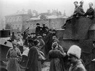 Бойцы Красной армии на улицах Петрограда в октябрьские дни 1917 года Бойцы Красной армии на улицах Петрограда в октябрьские дни 1917 года