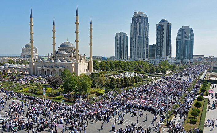 Митинг в Грозном в поддержку мусульман народа рохинджа