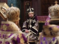 Митрополит Волоколамский Иларион во время богослужения в Великий четверг в храме Христа Спасителя.