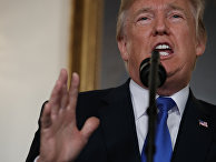 Президент США Дональд Трамп говорит об Иране в Дипломатической комнате Белого дома в Вашингтоне, США. 13 октября 2017 Президент США Дональд Трамп говорит об Иране в Дипломатической комнате Белого дома в Вашингтоне, США. 13 октября 2017