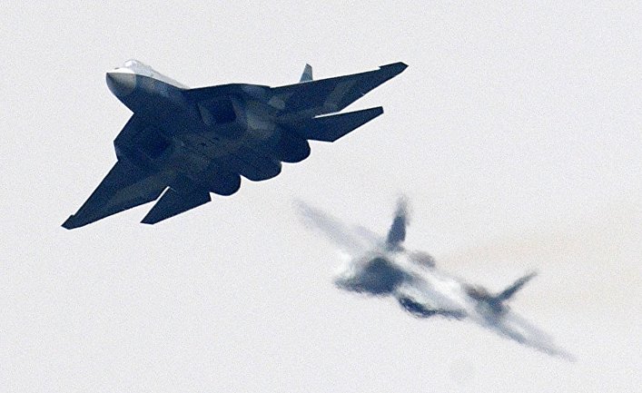 Российский многофункциональный истребитель пятого поколения Т-50 на МАКС-2017