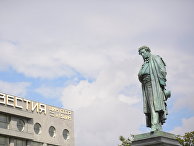 Памятник А.С. Пушкину на Пушкинской площади в Москве после реставрации Памятник А.С. Пушкину на Пушкинской площади в Москве после реставрации
