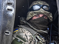 Украинский солдат в аэропорту Донецка Украинский солдат в аэропорту Донецка