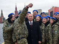 Президент России Владимир Путин фотографируется с участниками военно-патриотического центра "Вымпел" Президент России Владимир Путин фотографируется с участниками военно-патриотического центра "Вымпел"