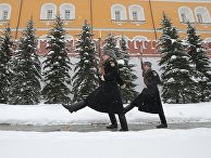 Военнослужащие роты почётного караула Президентского полка РФ у стен Московского Кремля Военнослужащие роты почётного караула Президентского полка РФ у стен Московского Кремля
