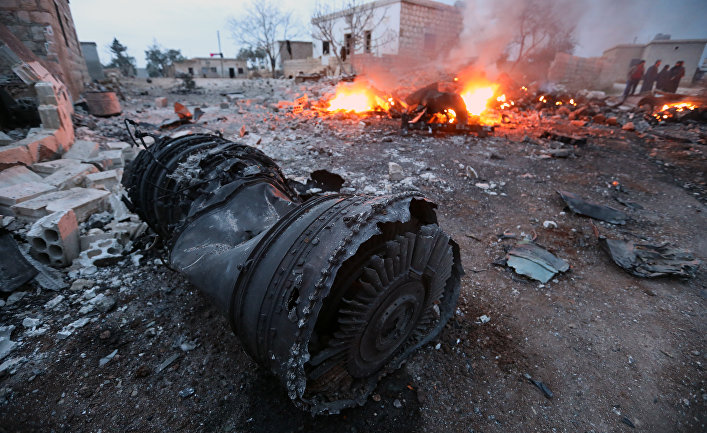 Обломки сбитого боевиками российского самолета Су-25 в Сирии. 3 февраля 2018