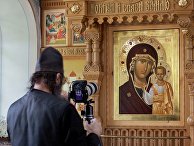 Фотофиксация мироточения Казанской иконы Божией Матери во Всехсвятском скиту Валаамского монастыря Фотофиксация мироточения Казанской иконы Божией Матери во Всехсвятском скиту Валаамского монастыря