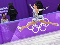 Российская фигуристка Алина Загитова выступает в короткой программе женского одиночного катания на соревнованиях по фигурному катанию на XXIII зимних Олимпийских играх. Российская фигуристка Алина Загитова выступает в короткой программе женского одиночного катания на соревнованиях по фигурному катанию на XXIII зимних Олимпийских играх.
