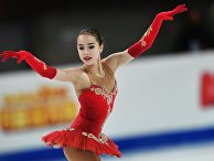 Алина Загитова выступает в произвольной программе женского одиночного катания среди юниоров в финале Гран-при в Марселе