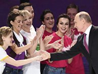 Президент РФ Владимир Путин на церемонии вручения премии "Доброволец России - 2017" Президент РФ Владимир Путин на церемонии вручения премии "Доброволец России - 2017"