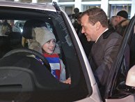 Церемония вручения премьер-министром РФ Д. Медведевым автомобилей победителям и призерам зимней Олимпиады -2018 в Пхенчхане Церемония вручения премьер-министром РФ Д. Медведевым автомобилей победителям и призерам зимней Олимпиады -2018 в Пхенчхане