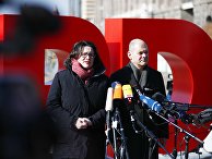 Андреа Нахлес и Олаф Шольц из СДПГ в Берлине Андреа Нахлес и Олаф Шольц из СДПГ в Берлине