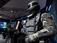Посетители на выставке "Россия, устремленная в будущее" в Центральном Манеже в Москве. 3 ноября 2017 Посетители на выставке "Россия, устремленная в будущее" в Центральном Манеже в Москве. 3 ноября 2017
