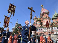 Военнослужащие во время крестного хода на Красной площади в Москве в честь празднования Дня Воздушно-десантных войск Военнослужащие во время крестного хода на Красной площади в Москве в честь празднования Дня Воздушно-десантных войск