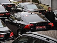 Автомобили у здания МИД РФ во время брифинга по ситуации вокруг отравления в Солсбери экс-полковника ГРУ Сергея Скрипаля Автомобили у здания МИД РФ во время брифинга по ситуации вокруг отравления в Солсбери экс-полковника ГРУ Сергея Скрипаля