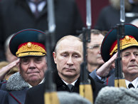 Владимир Путин на церемонии возложения венка к Могиле Неизвестного солдата во время празднования Дня защитника отечества в Москве Владимир Путин на церемонии возложения венка к Могиле Неизвестного солдата во время празднования Дня защитника отечества в Москве