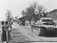 Жители Австрии встречают германские войска, 1938 год Жители Австрии встречают германские войска, 1938 год