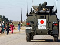Солдаты японской армии покидают военную базу в Самаве, Ирак Солдаты японской армии покидают военную базу в Самаве, Ирак