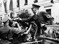 Адольф Гитлер в Берлине, 1938 год Адольф Гитлер в Берлине, 1938 год
