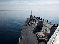 Американские военные моряки на борту авианосца "Дональд Кук" Американские военные моряки на борту авианосца "Дональд Кук"