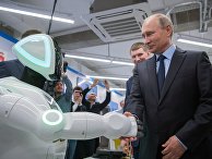 Президент РФ Владимир Путин во время посещения АО «ЭР-Телеком Холдинг» в Перми осматривает экспозиции предприятий малого и среднего бизнеса, работающих в сфере «цифровой экономики» Президент РФ Владимир Путин во время посещения АО «ЭР-Телеком Холдинг» в Перми осматривает экспозиции предприятий малого и среднего бизнеса, работающих в сфере «цифровой экономики»