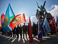 Участники митинга в честь третьей годовщины воссоединения Крыма с Россией на мысе Хрустальный в Севастополе Участники митинга в честь третьей годовщины воссоединения Крыма с Россией на мысе Хрустальный в Севастополе