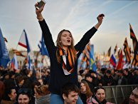 Участники митинга-концерта, посвященного годовщине воссоединения Крыма с Россией, на Васильевском спуске Москвы Участники митинга-концерта, посвященного годовщине воссоединения Крыма с Россией, на Васильевском спуске Москвы