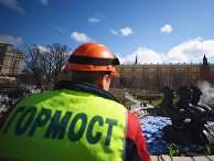 Промывка фонтана «Времена года» на Манежной площади Промывка фонтана «Времена года» на Манежной площади