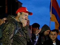 Лидер армянской оппозиции Никол Пашинян во время митинга в Гюмри Лидер армянской оппозиции Никол Пашинян во время митинга в Гюмри