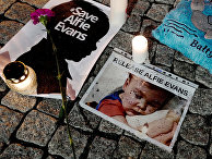 Акция в поддержку Альфи Эванса перед зданием посольства Великобритании в Варшаве Акция в поддержку Альфи Эванса перед зданием посольства Великобритании в Варшаве