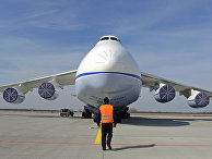 Транспортный самолет Ан-124 в Лейпциге, Германия Транспортный самолет Ан-124 в Лейпциге, Германия