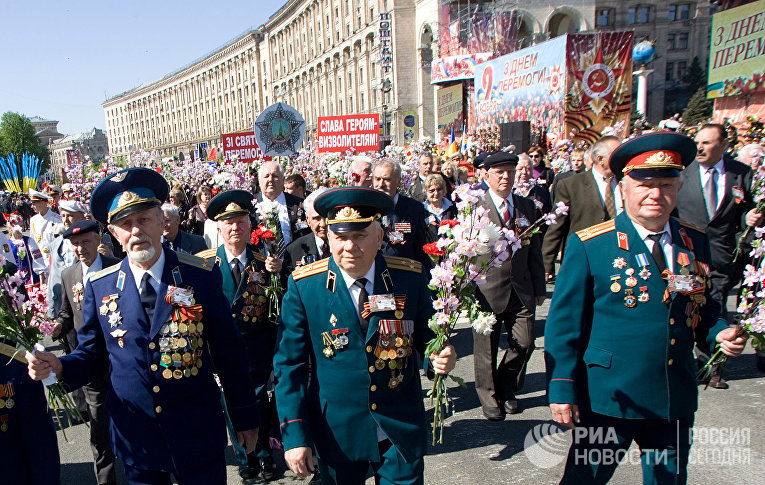 Полк с фотографиями на 9 мая