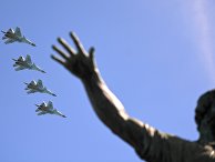 Истребители-бомбардировщики Су-34 на военном параде, посвященном 73-й годовщине Победы в ВОВ