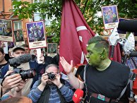 Мужчина в гриме во время акции акции "Бессмертный полк" в Киеве Мужчина в гриме во время акции акции "Бессмертный полк" в Киеве