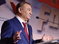 Аркадий Ротенберг выступает на втором Международном хоккейном форуме в Москве Аркадий Ротенберг выступает на втором Международном хоккейном форуме в Москве