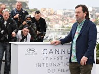 Режиссер Ларс фон Триер на фотосессии фильма "The House That Jack Built" в рамках 71-го Каннского международного фестиваля Режиссер Ларс фон Триер на фотосессии фильма "The House That Jack Built" в рамках 71-го Каннского международного фестиваля