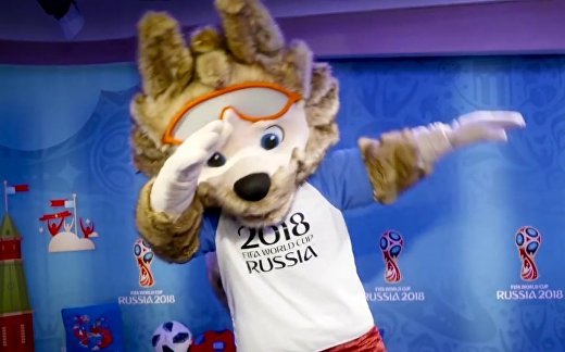 Россия живет футболом Россия живет футболом