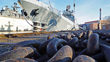 Торжественная церемония подъема военно-морского флага на сторожевом корабле "Адмирал Макаров" в Калининграде Торжественная церемония подъема военно-морского флага на сторожевом корабле "Адмирал Макаров" в Калининграде