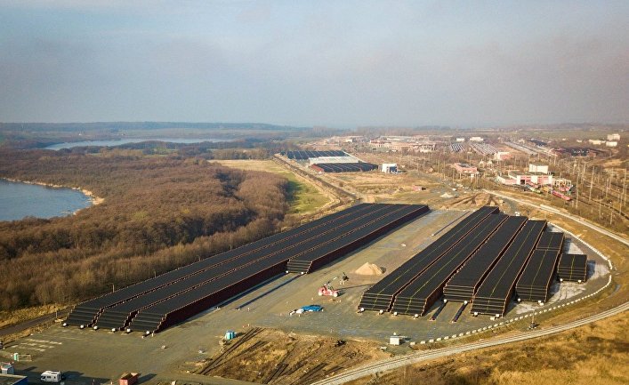Трубы для строительства газопровода "Северный поток - 2" недалеко от порта Мукран, Германия