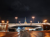 Кремлевская набережная в Москве Кремлевская набережная в Москве